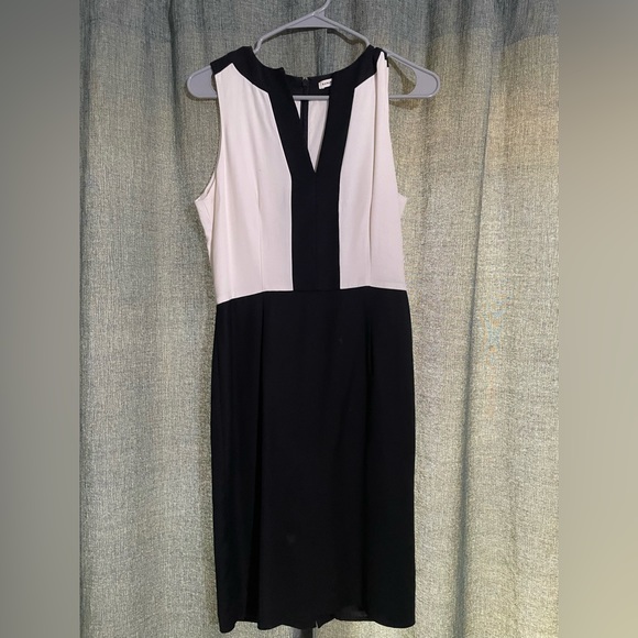 Banana Republic Dresses & Skirts - Banana Republic black and white professional dress size 4